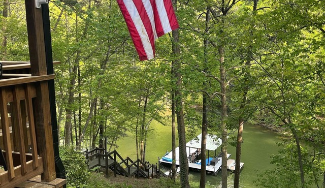 Cozy Lake Front Cabin, sleeps 8, Lake Allatoona