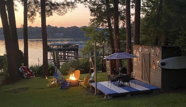 Cozy Lake Front Cabin for Romantic Getaway or a Family Vacation