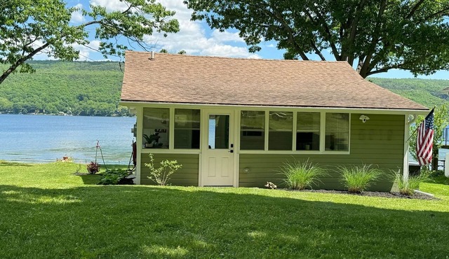 Cozy Lake Front Cottage