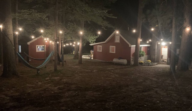 Cozy Lake front getaway -ONLY 7 min from Pictured Rocks National Lakeshore.