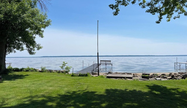 Cozy Lake Front House in Neenah