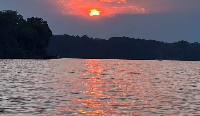 Cozy lake front house with dock on Lake Tillery