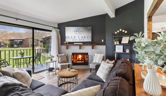 Cozy Lake Geneva | King Bed ~ Fireplace ~ Pool