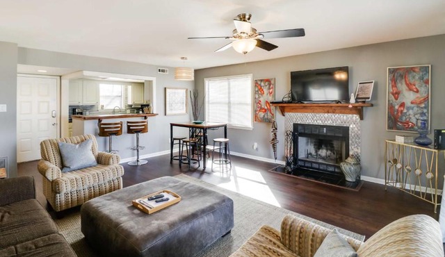 Cozy Lake Hamilton Condo with Balcony and Pool Access!