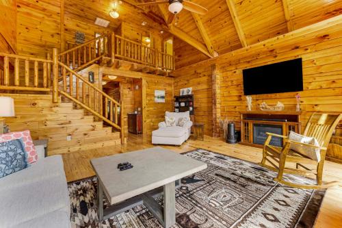 Cozy Lake Hartwell Getaway with Game Room!