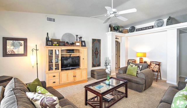 Cozy Lake Havasu City Retreat w/Deck & Pool Table