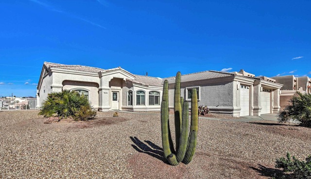 Cozy Lake Havasu House w/Views - 1 Mi to Water!