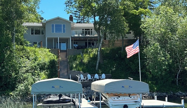 Cozy lake home on chain of lakes!
