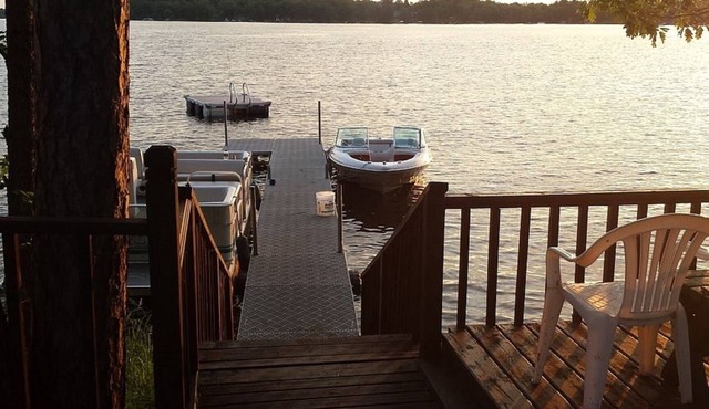 Cozy Lake Home, Relaxing Getaway, Beautiful Sunsets on Sand Lake