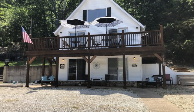 Cozy lake home right on the Lake with no stairs from house to Lake!