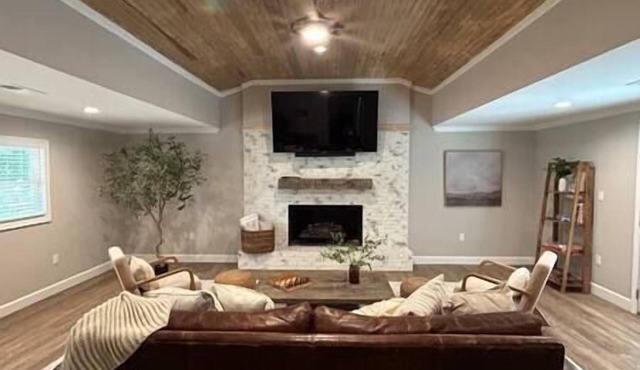 Cozy Lake Home at Raysville