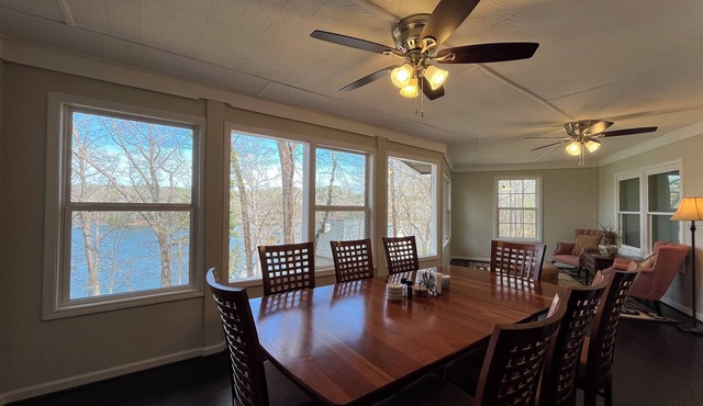 Cozy lake house & 2-story dock. Enjoy sunsets, fishing, & relaxing w/friends.