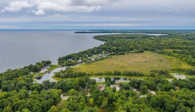 Cozy lake house for an all season get away!n