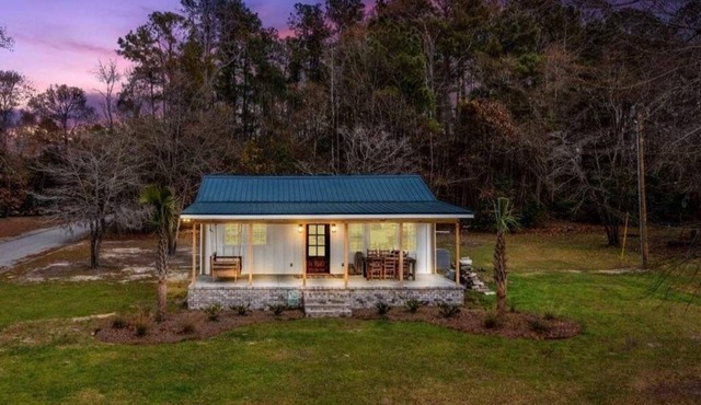 Cozy Lake House on Lake Marion with beautiful views of sunsets on the lake!
