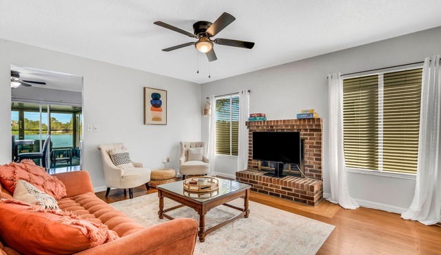 Cozy lake house retreat in the heart of Lakeland