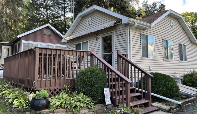 Cozy Lake House with a beautiful view of Lake Koshkonong