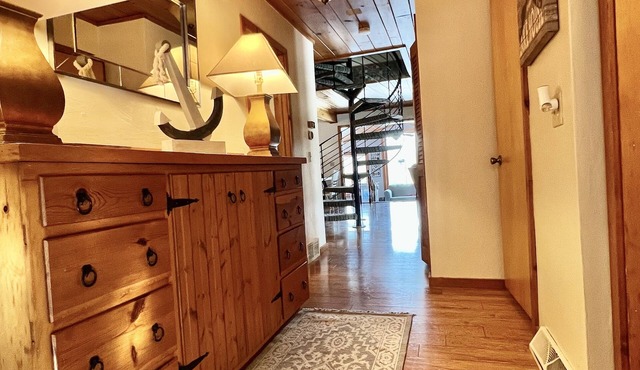 Cozy lake house with a hot-tub!