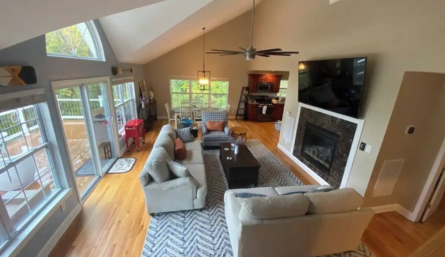 Cozy Lake house with private dock, kayak, canoe, and beach access. Pet Friendly!