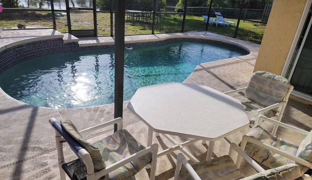 Cozy lake house with private heated pool near Disney