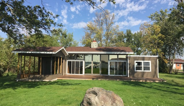 Cozy Lake House with water on 3 sides! Walking distance to the Golf Course!
