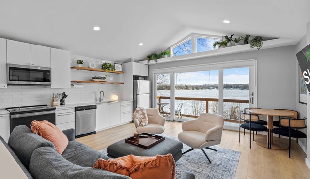 Cozy Lake Johanna Retreat w/Private Dock