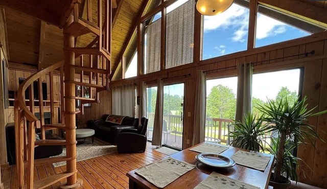 Cozy Lake Keowee Cabin