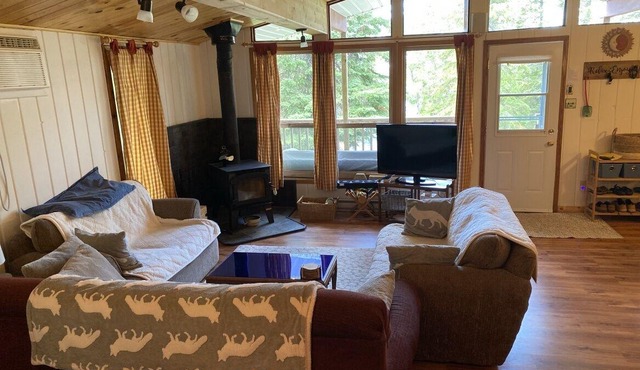 Cozy Lake Lac Du Bonnet Cottage getaway