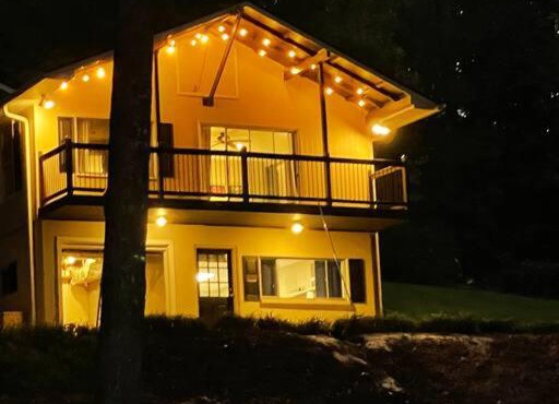 Cozy, Lake Lanier property with amazing views