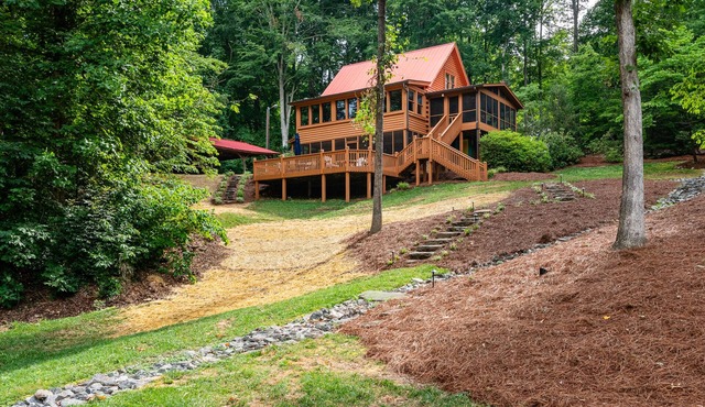 Cozy Lake Norman log cabin