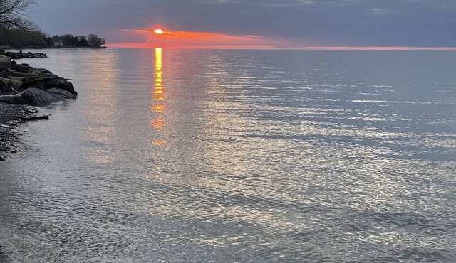 Cozy Lake Ontario Lakefront Cottage - Welcome to the Gates Loch House