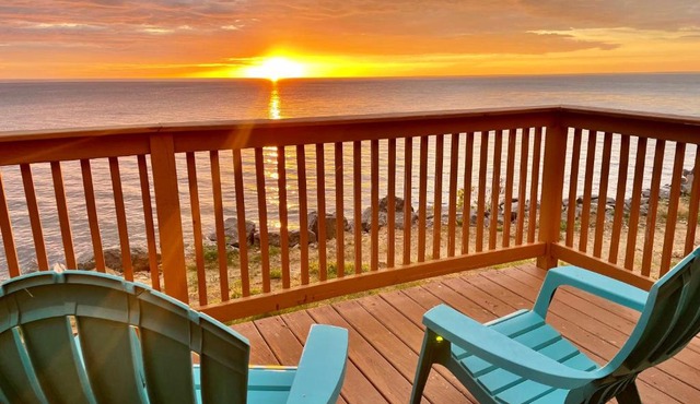 Cozy LAKE ONTARIO WATERFRONT Breathtaking Views!