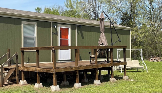 Cozy lake retreat at Tenkiller Lake. Relax and enjoy the beautiful lake.