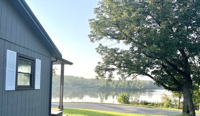 Cozy lake retreat with king bed — Full Access to Lake! Near many hiking trails