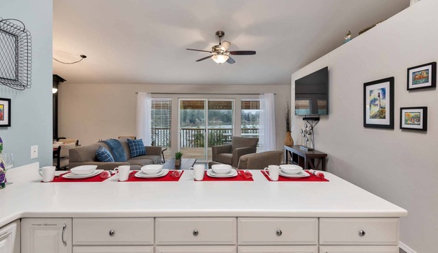 Cozy Lake Retreat with Stunning Views! 2 separate Living areas, Pet Friendly.