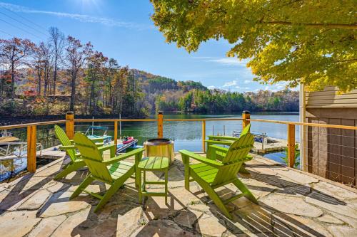Cozy Lake Santeetlah Cottage with Dock and 3 Kayaks!