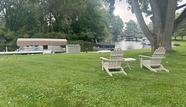 Cozy Lake Side Accommodations with Queen beds.