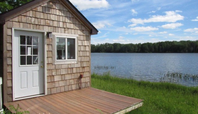 Cozy Lake Side Cabin