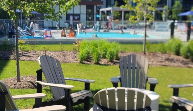 Cozy Lake Simcoe 2 bedroom condo with a garden walkout to the boardwalk/Pier.