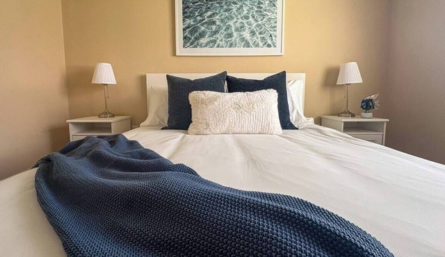 Cozy Lake Simcoe Waterfront Escape for 10