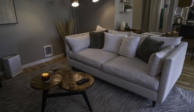 Cozy Lake Stevens family bungalow: peaceful & quiet with a serene backyard.