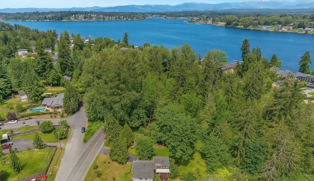 Cozy Lake Stevens Cottage