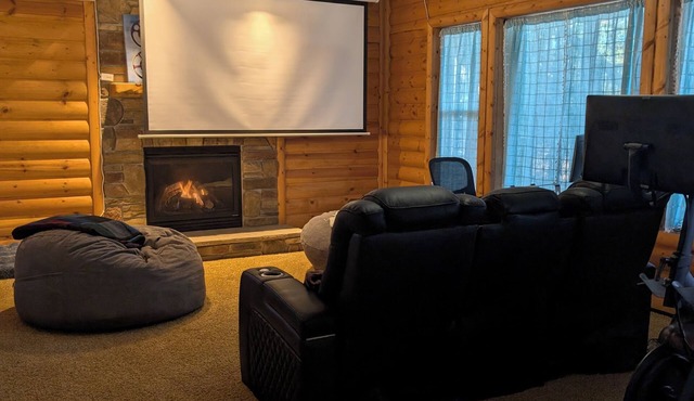 Cozy Lake Suite: Cabin Feel, City Close, Dogs OK!