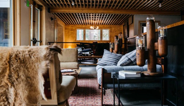 Cozy Lake Tahoe Stay - Family fun around Fireplace & S'mores
