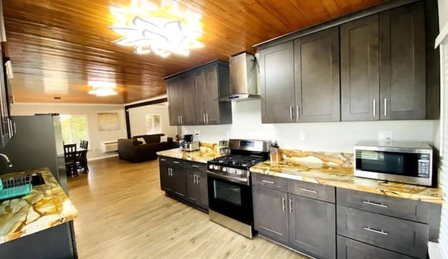 Cozy Lake View Experience