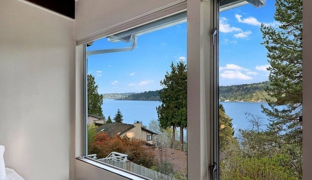 Cozy Lake View Retreat