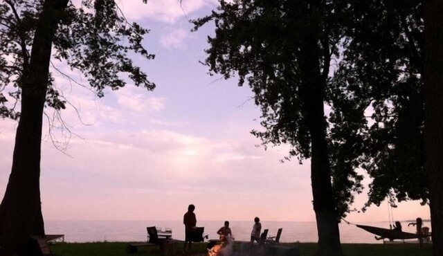 Cozy Lake Winnebago Cottage: Shallow Sandy Shore, Close to EAA & Packers Games