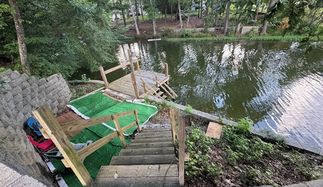 Cozy Lakefront 2-Bedroom First-Floor Retreat
