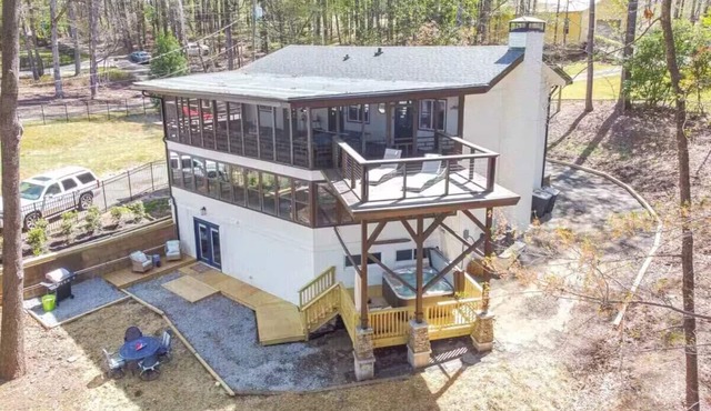 Cozy lakefront chalet with amazing lake views, game tables, hot tub and fire pit