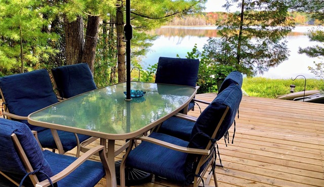 Cozy Lakefront Cabin Near Interlochen