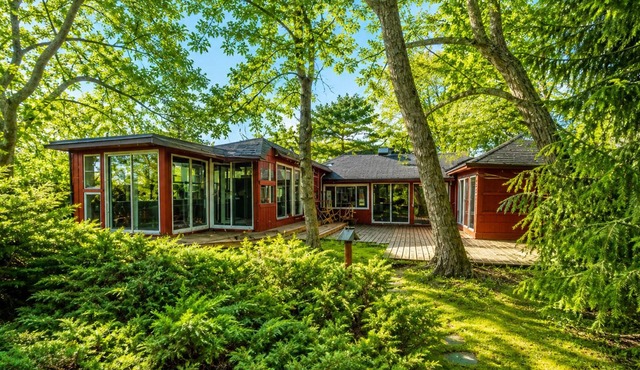 Cozy Lakefront Cabin Hot Tub + Stunning Views